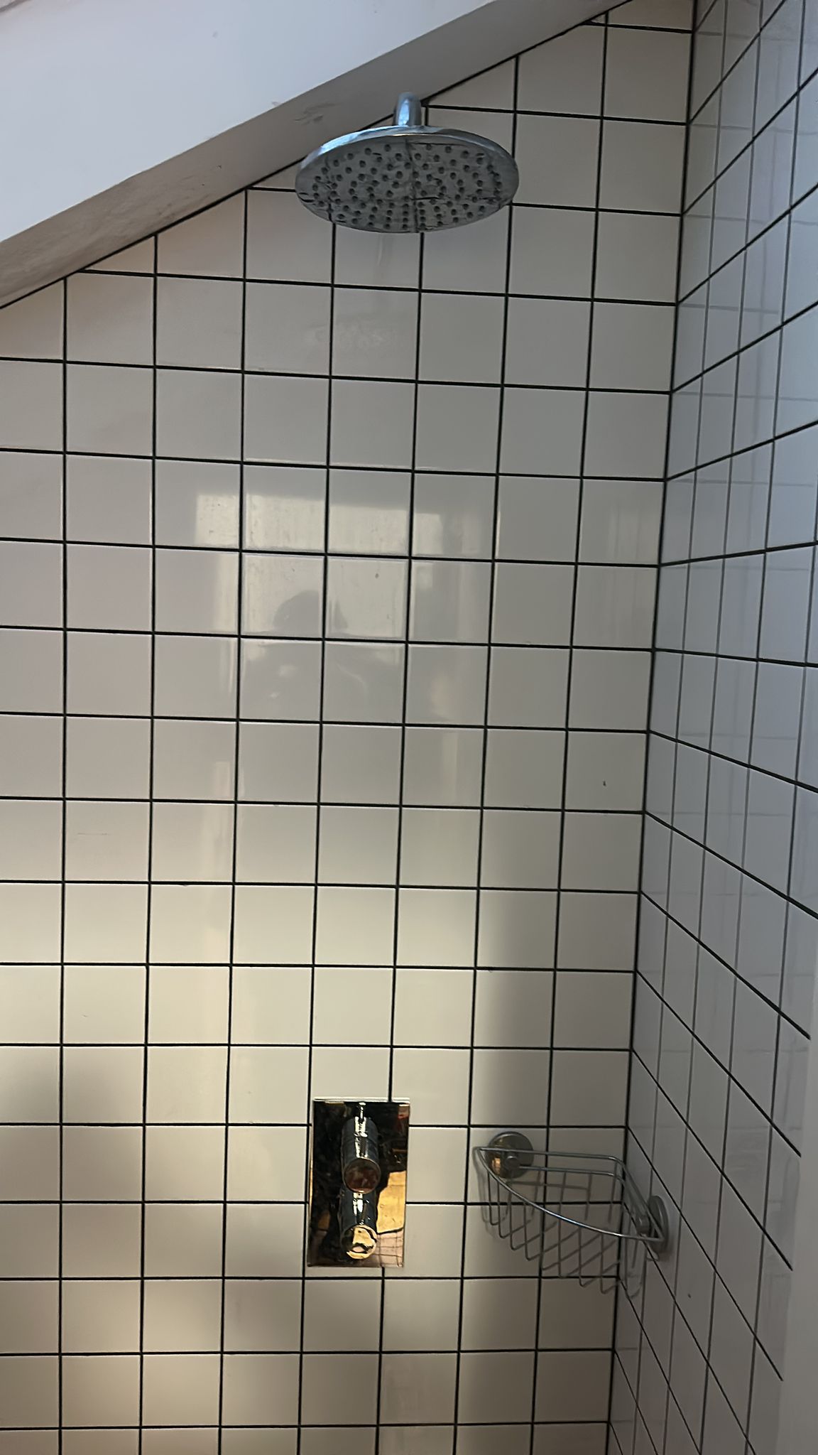 Shower tap repair service in N1 London. Professional plumbers